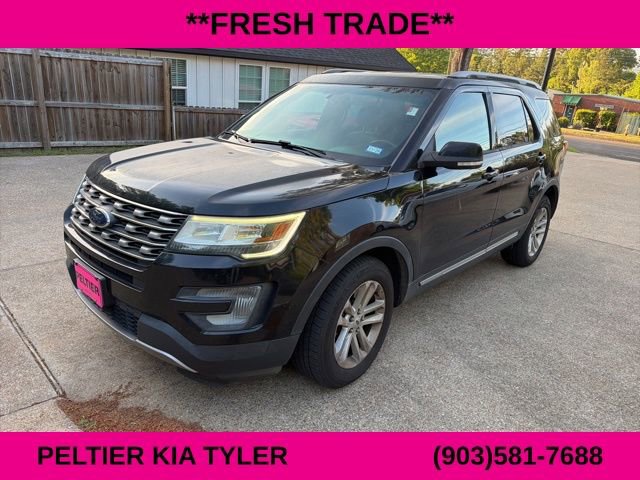 Used 2017 Ford Explorer XLT w/ Equipment Group 202A image 3