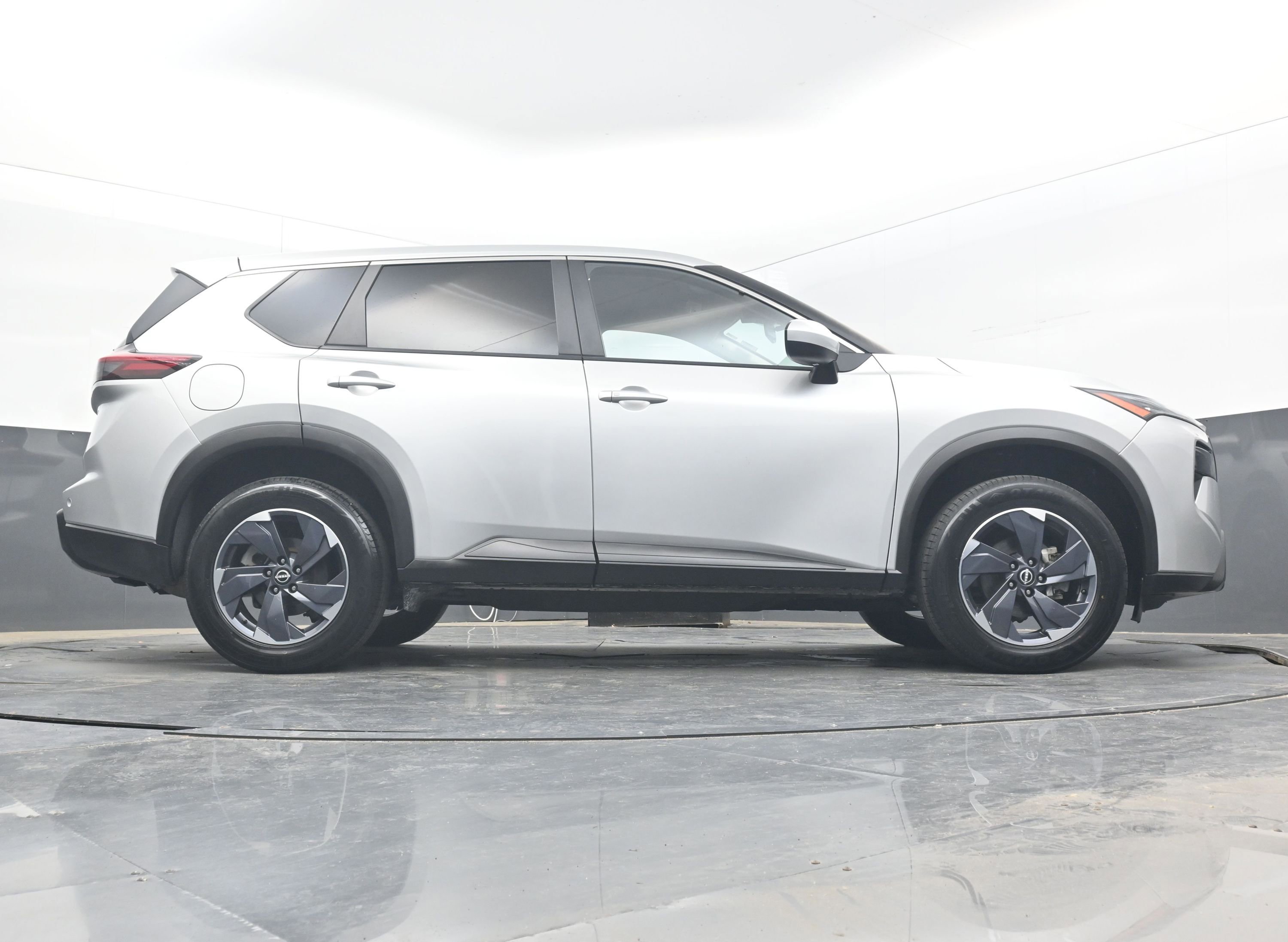 Certified 2024 Nissan Rogue SV AWD/4WD image 29