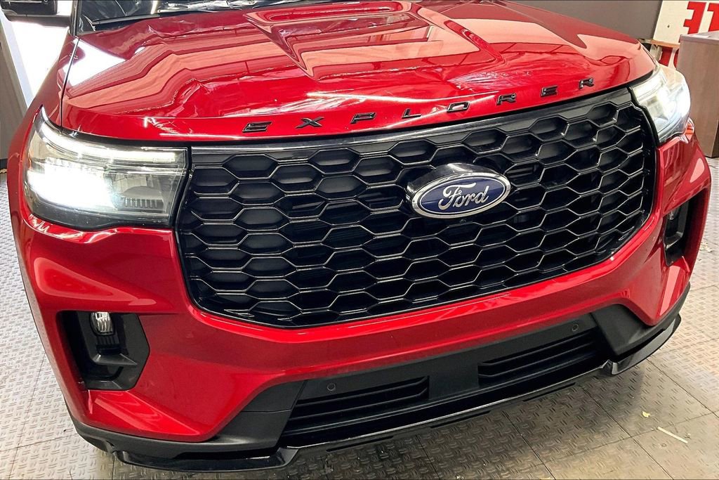 Used 2025 Ford Explorer ST-Line w/ ST-Line Street Pack AWD/4WD image 30