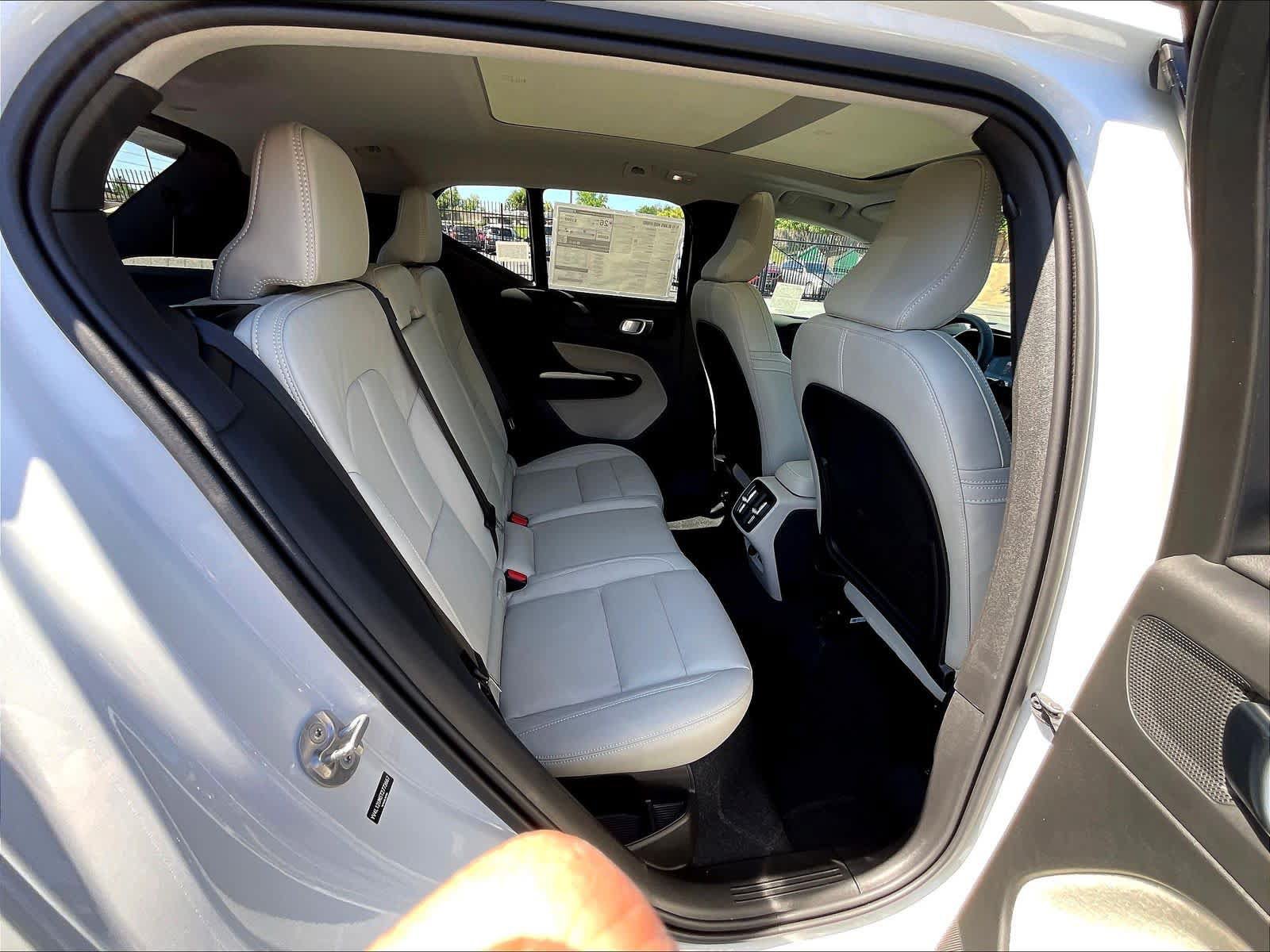 New 2026 Volvo XC40 B5 Ultra w/ Climate Package AWD/4WD image 27