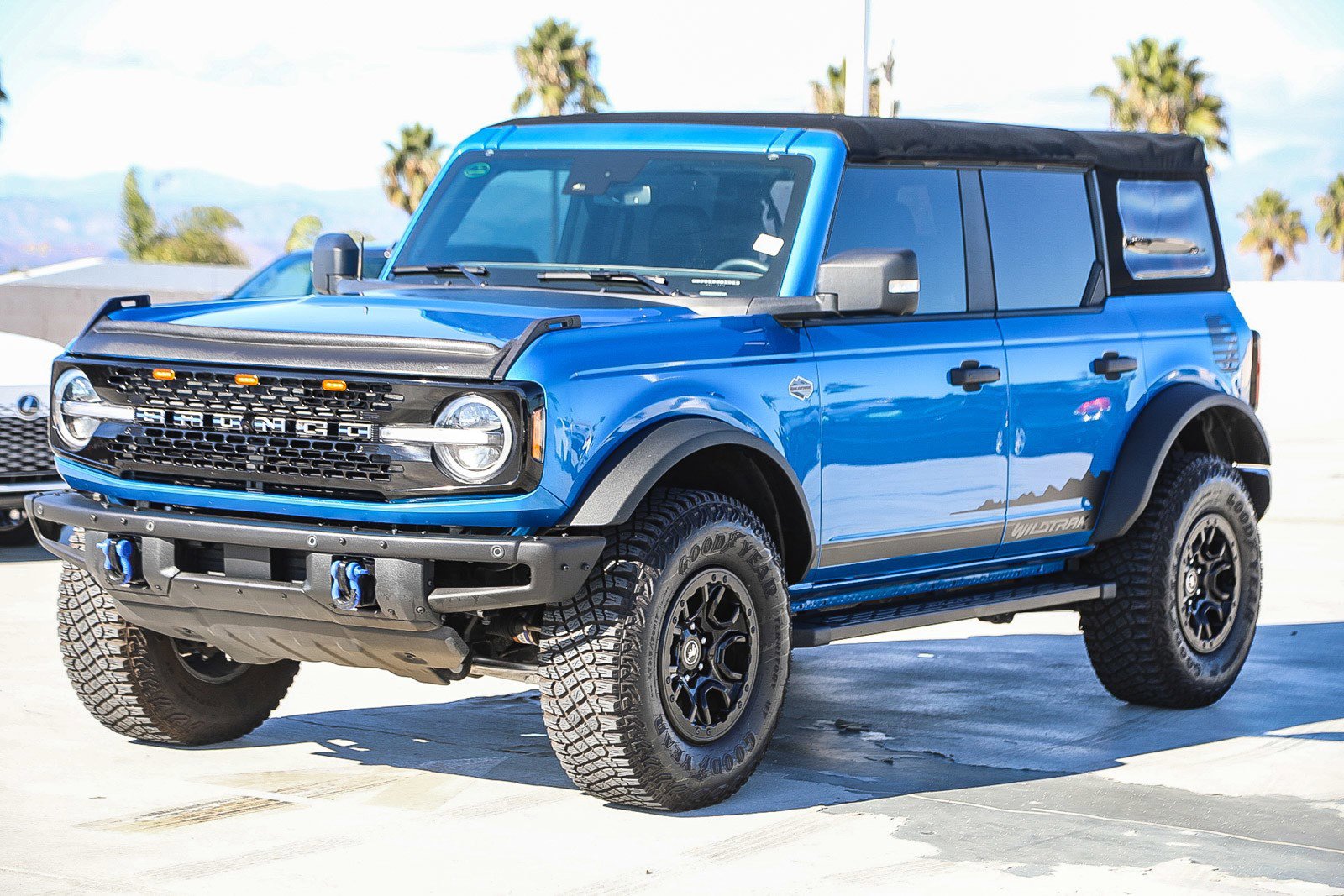 Used 2022 Ford Bronco Wildtrak image 3