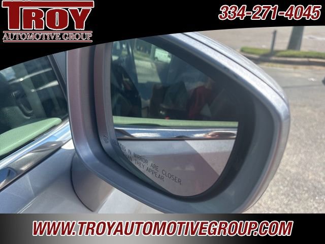 Used 2018 Chrysler Pacifica Touring-L image 18