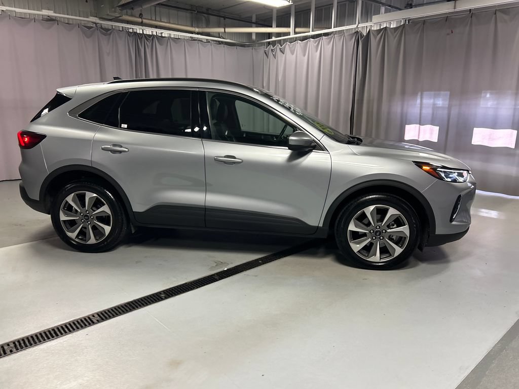 Used 2023 Ford Escape Platinum AWD/4WD image 8