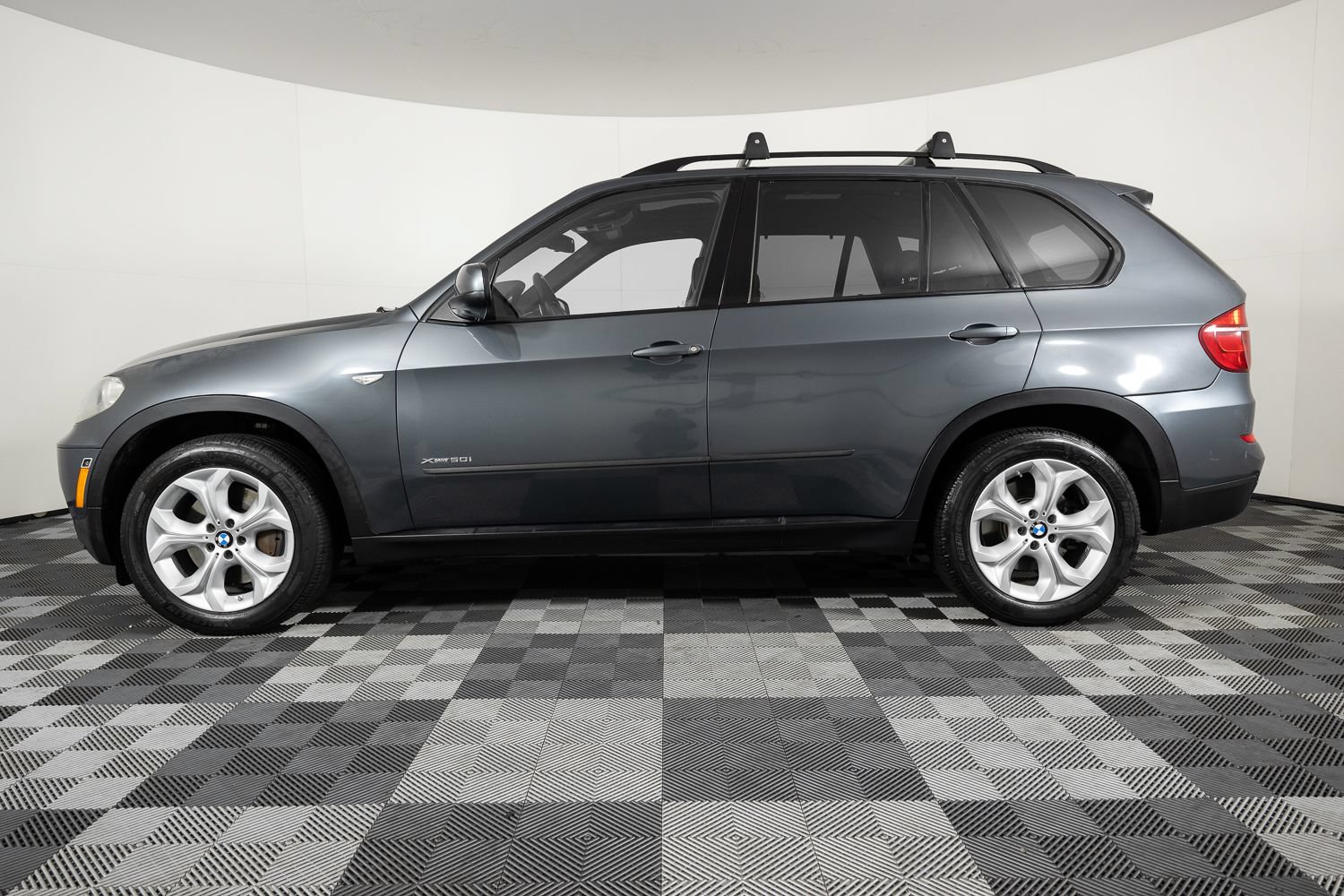 Used 2013 BMW X5 xDrive50i w/ Sport Activity Pkg AWD/4WD image 3