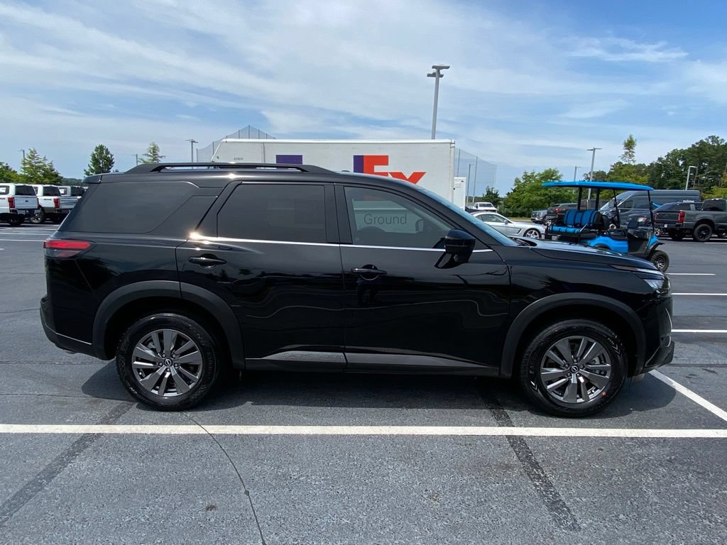 Used 2025 Nissan Pathfinder SV FWD image 8