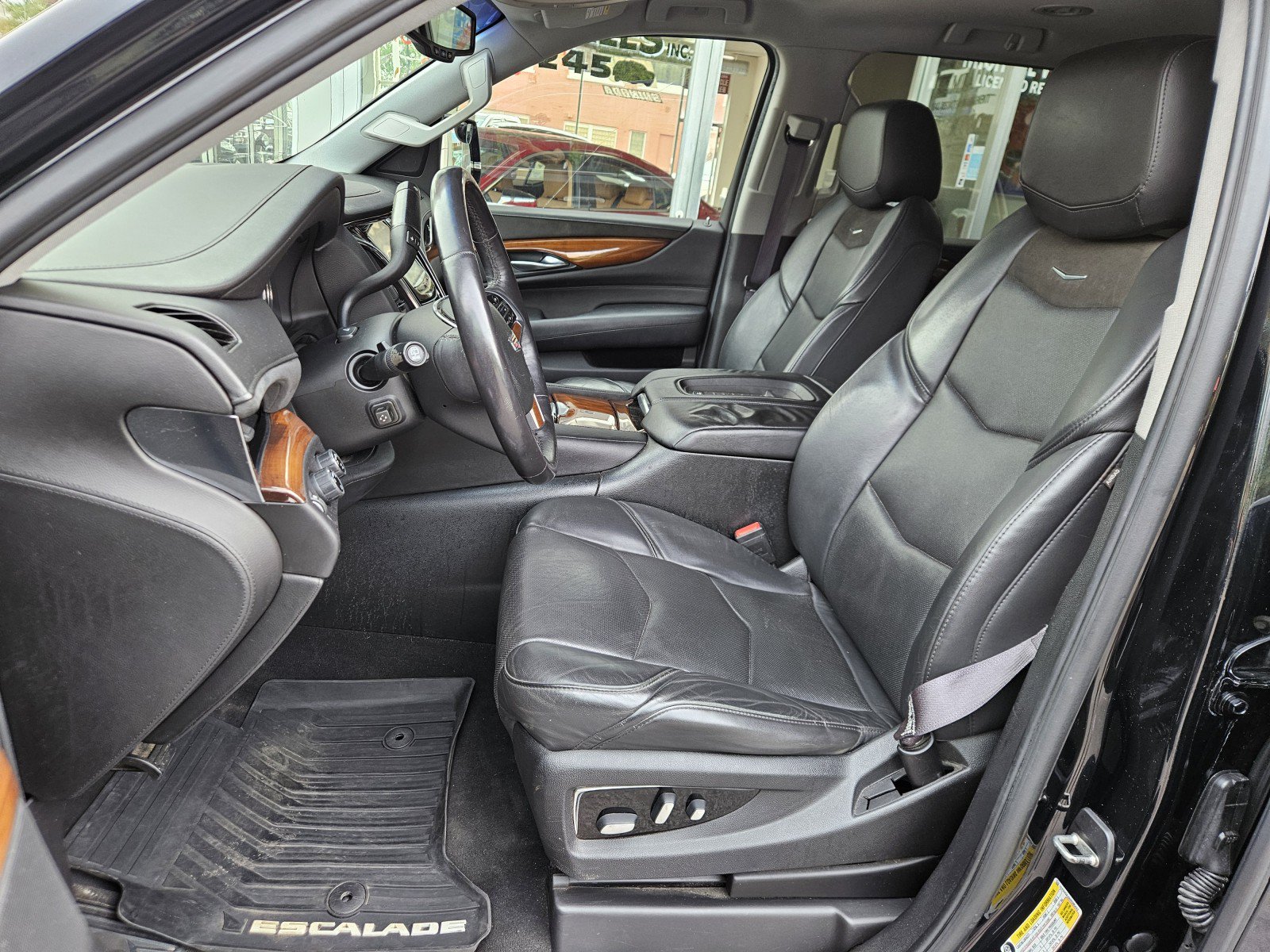 Used 2017 Cadillac Escalade ESV 4WD image 2