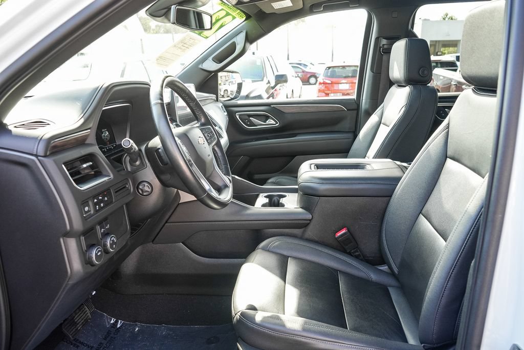 Used 2023 Chevrolet Suburban LT w/ Luxury Package RWD image 17