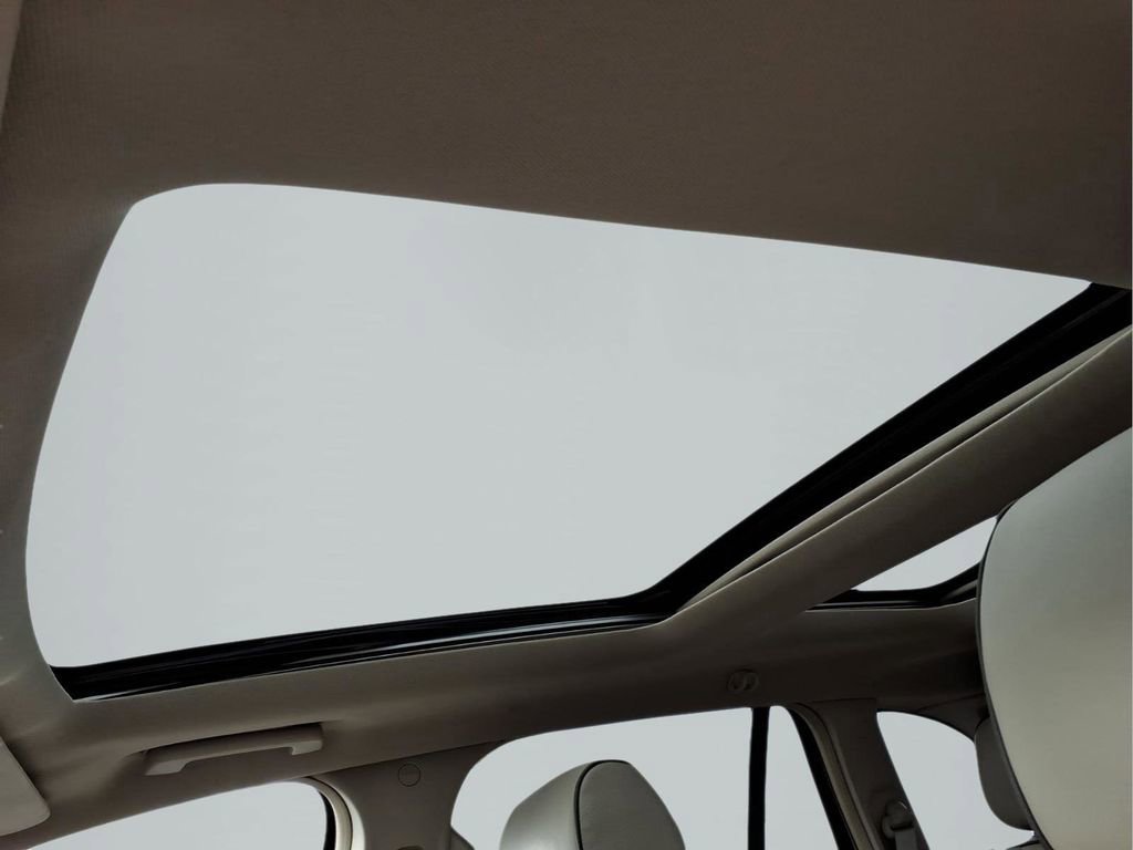 Used 2013 Lincoln MKX AWD image 25