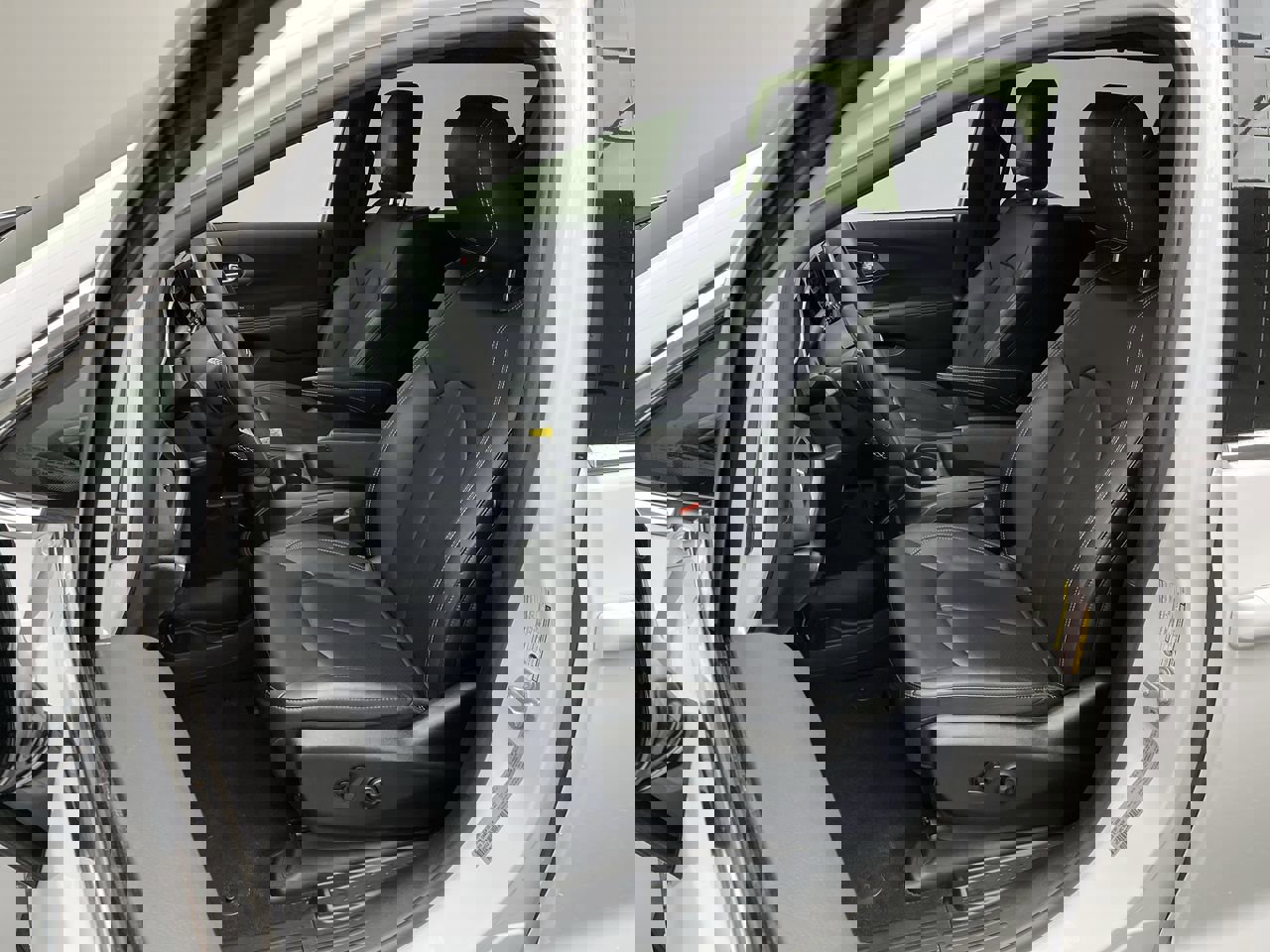 Used 2025 Chrysler Pacifica Select image 8