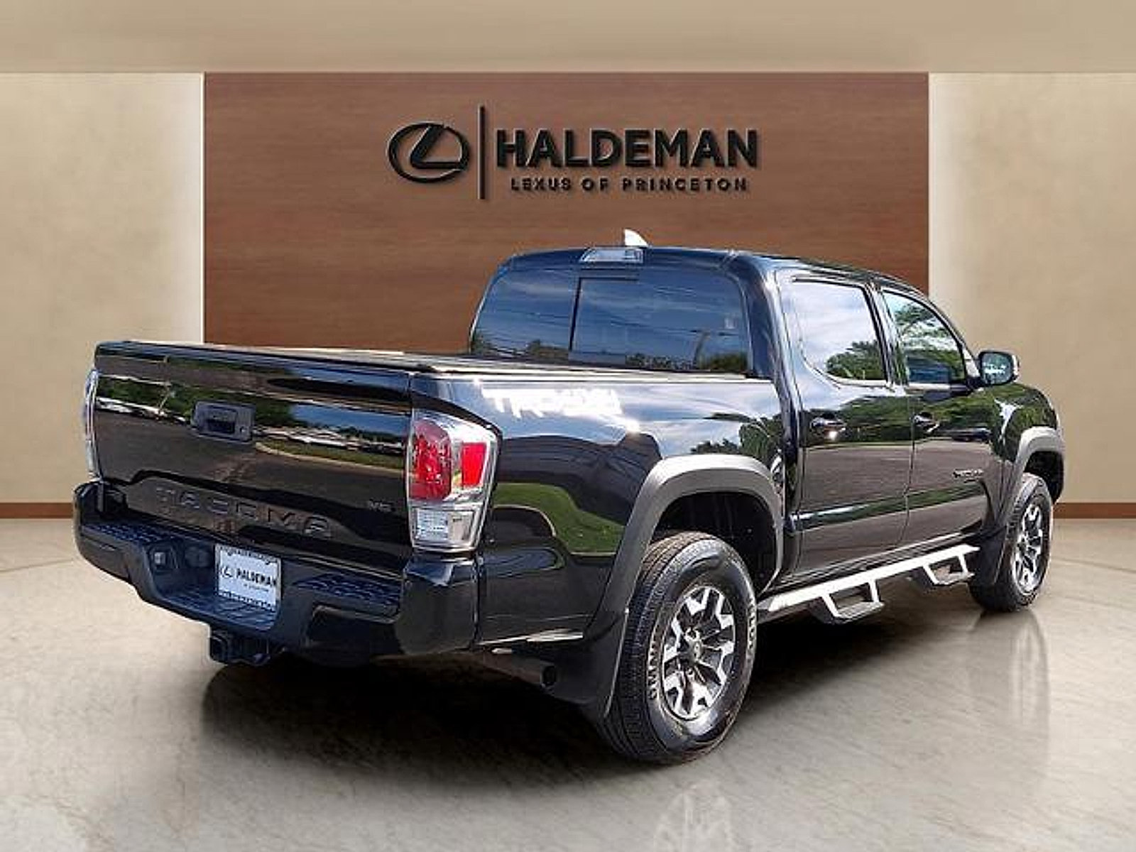 Used 2021 Toyota Tacoma TRD Off-Road w/ TRD Premium Off Road Package AWD/4WD image 6