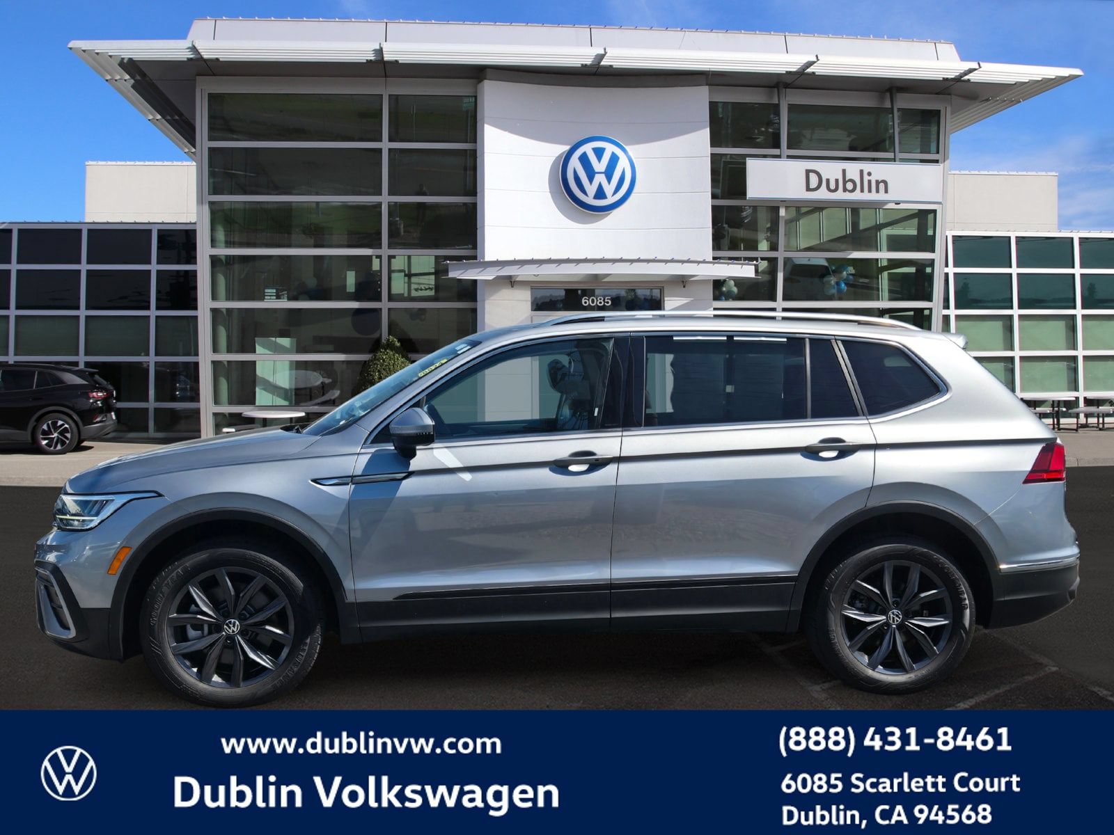 Certified 2023 Volkswagen Tiguan SE w/ Panoramic Sunroof Package AWD/4WD image 7