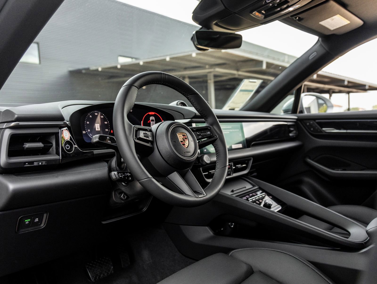 Certified 2025 Porsche Macan Electric image 4