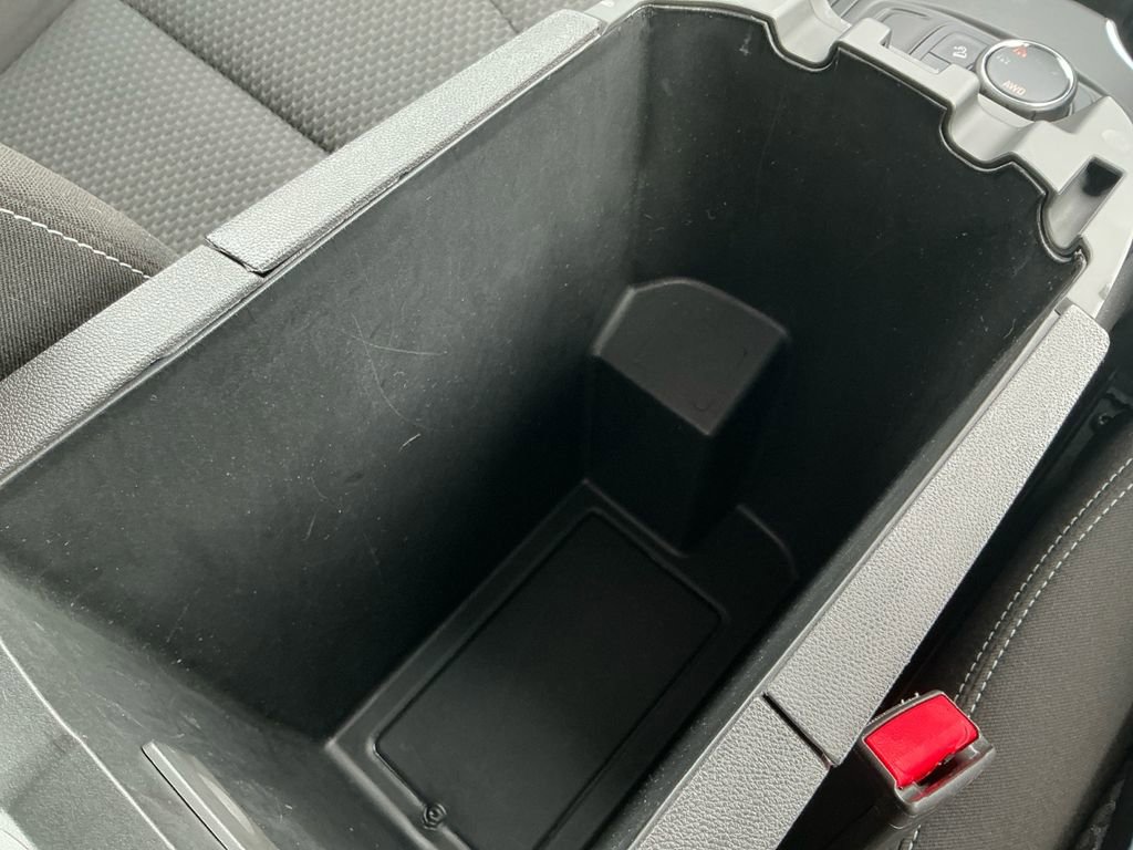 Used 2024 GMC Terrain SLE image 21