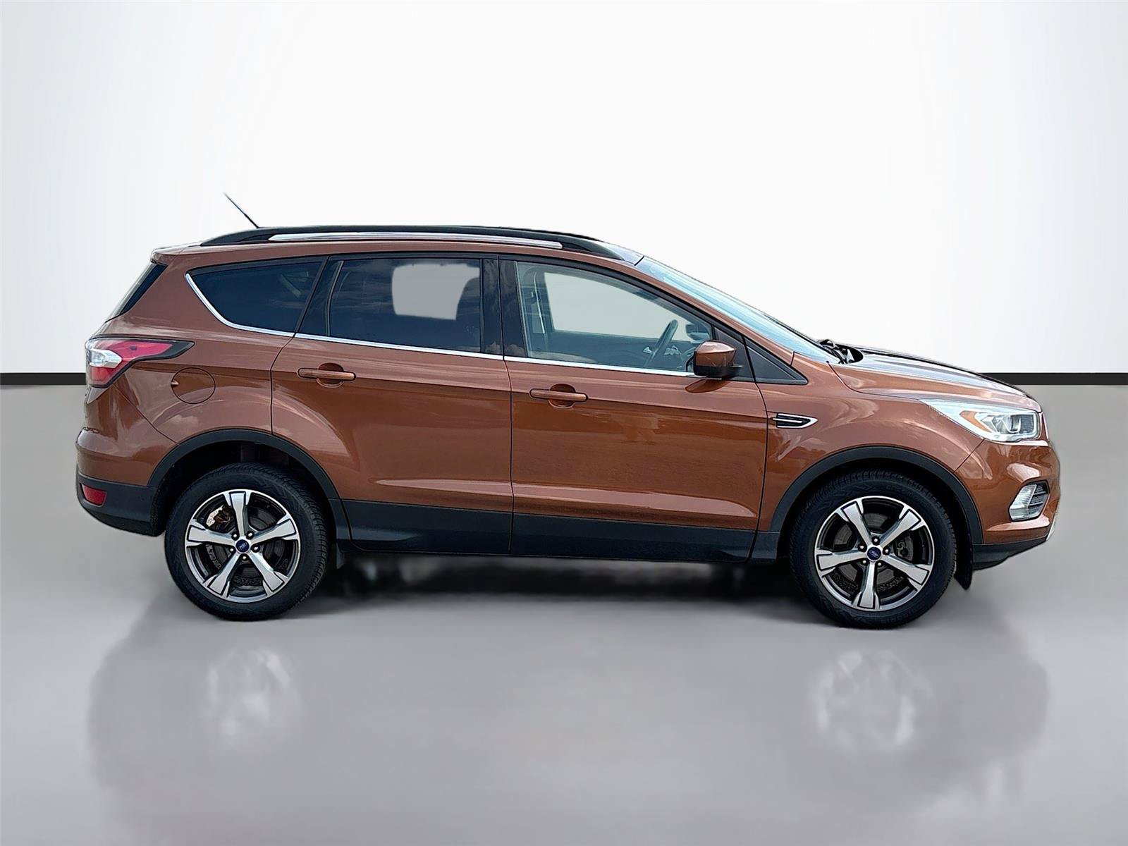 Used 2017 Ford Escape SE w/ Equipment Group 201A AWD/4WD image 18