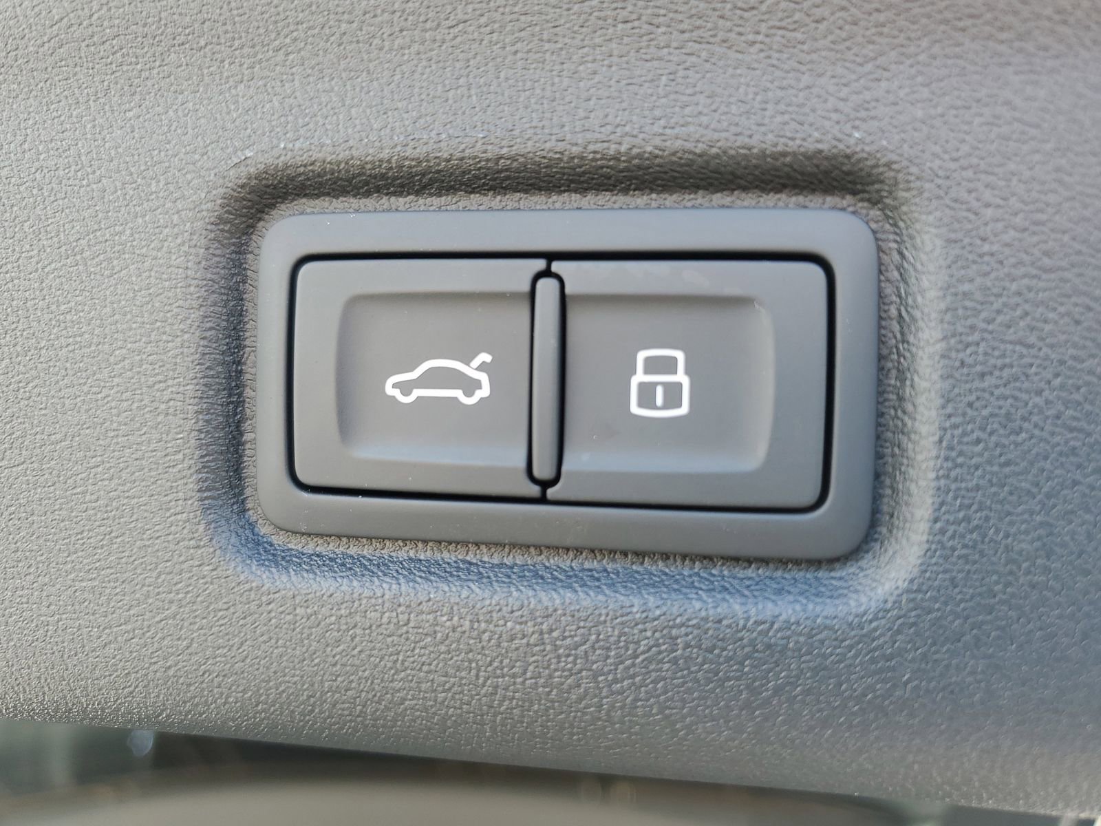 New 2025 Audi Q6 e-tron Premium Plus AWD/4WD image 10