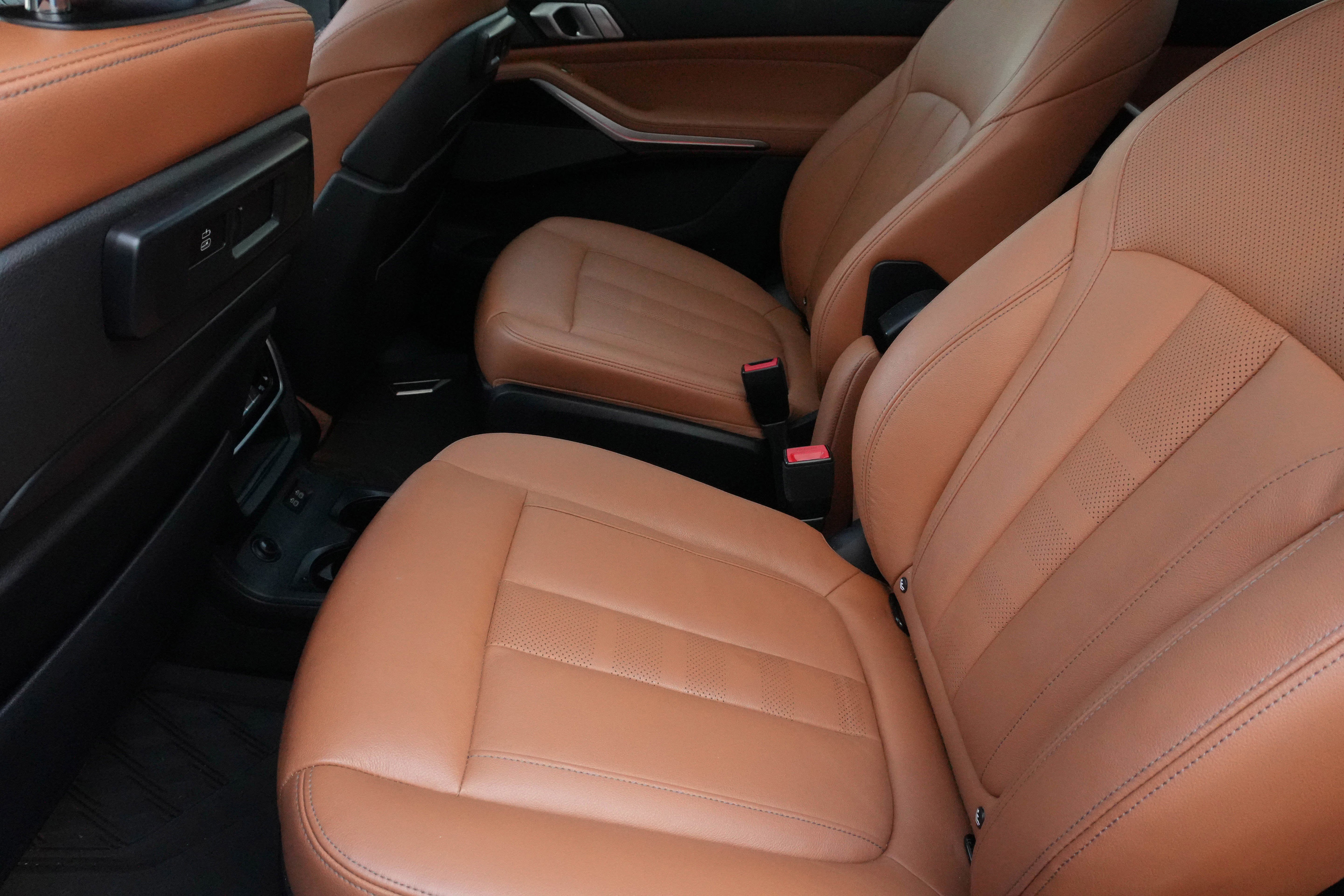 Used 2020 BMW X7 xDrive40i w/ Cold Weather Package image 37