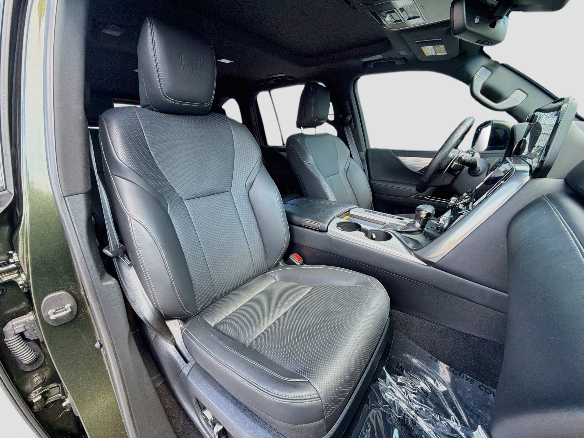 Used 2023 Lexus LX 600 F Sport w/ Accessory Package (Z1) AWD/4WD image 16