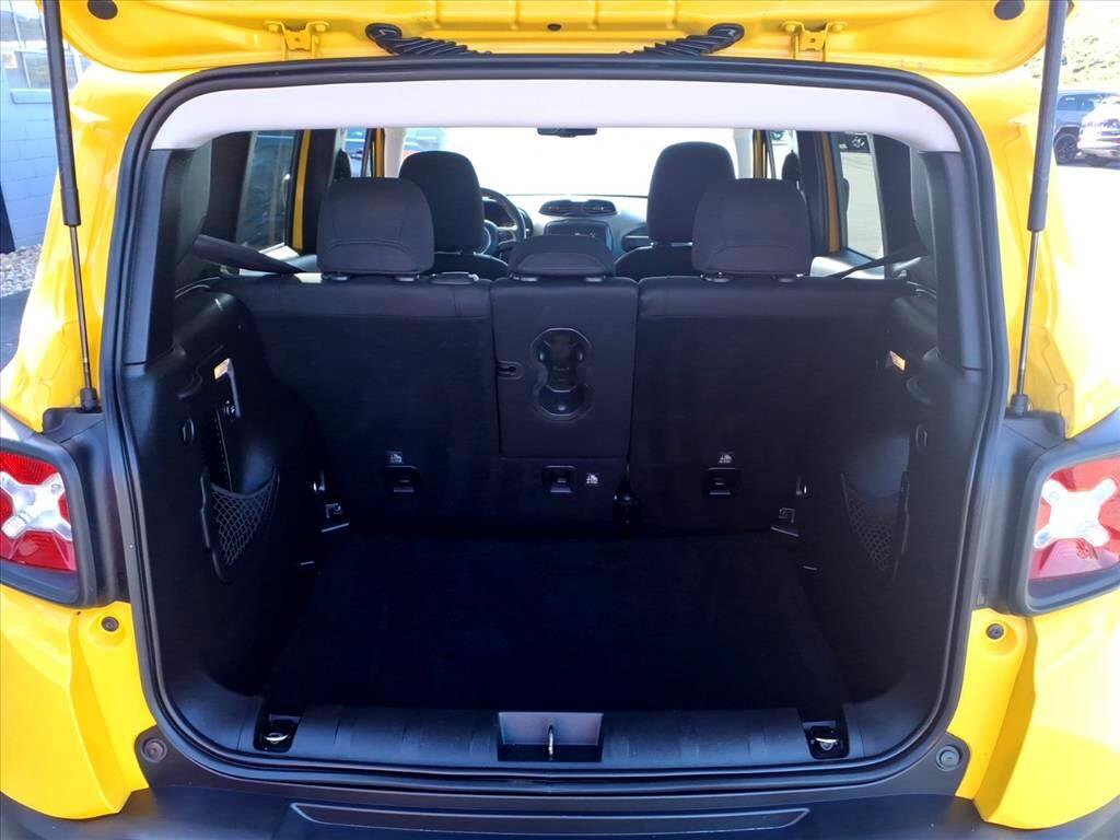 Used 2016 Jeep Renegade Latitude image 9