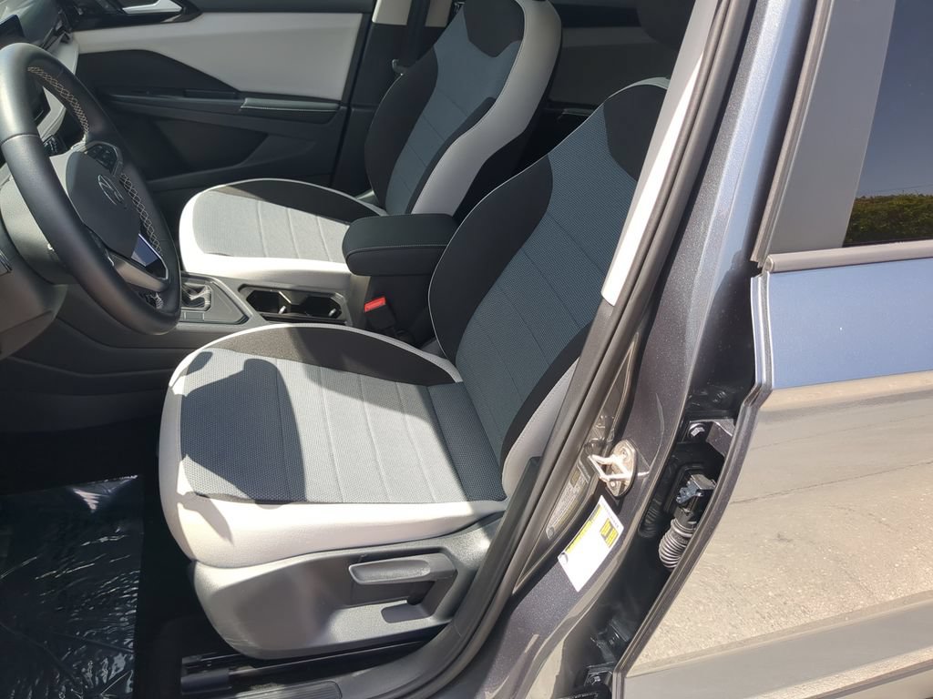 Certified 2025 Volkswagen Taos S FWD image 18