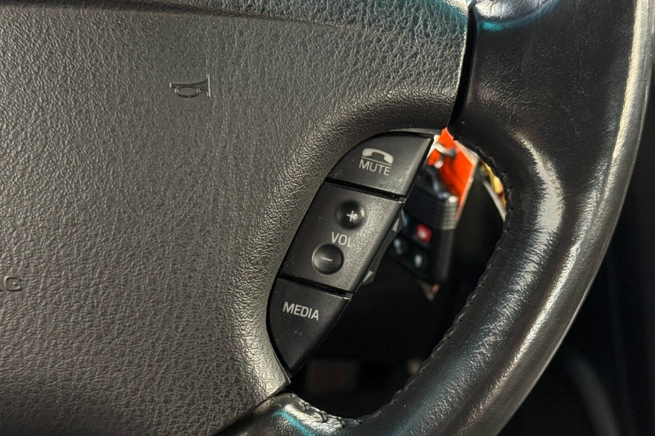 Used 2002 Ford Thunderbird Deluxe image 43