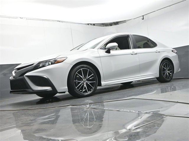 Used 2024 Toyota Camry SE image 33