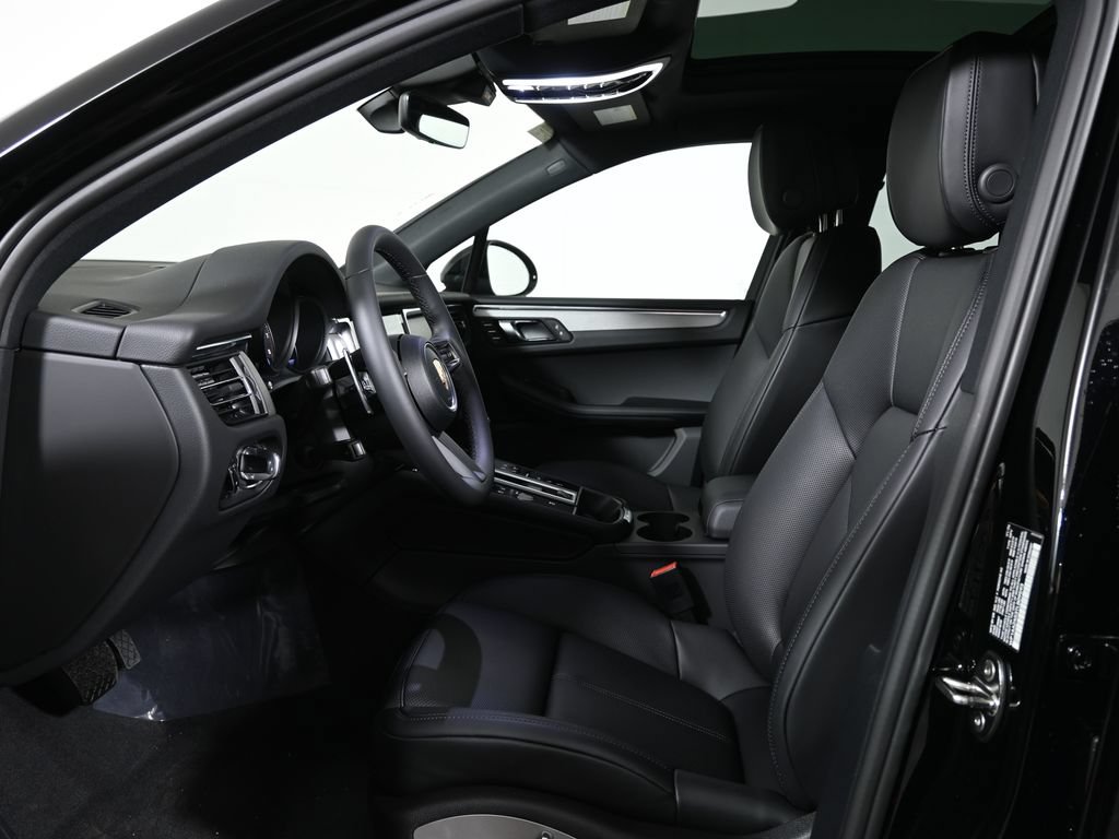 New 2026 Porsche Macan AWD/4WD image 5