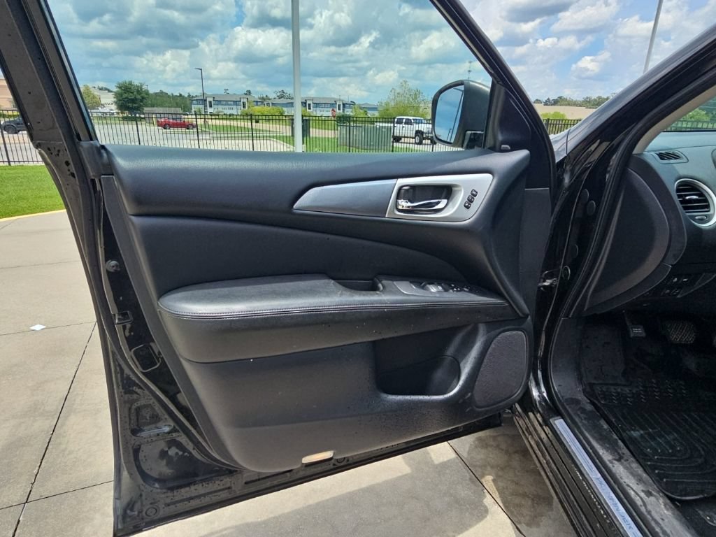 Used 2018 Nissan Pathfinder SL w/ SL Premium Package AWD/4WD image 11
