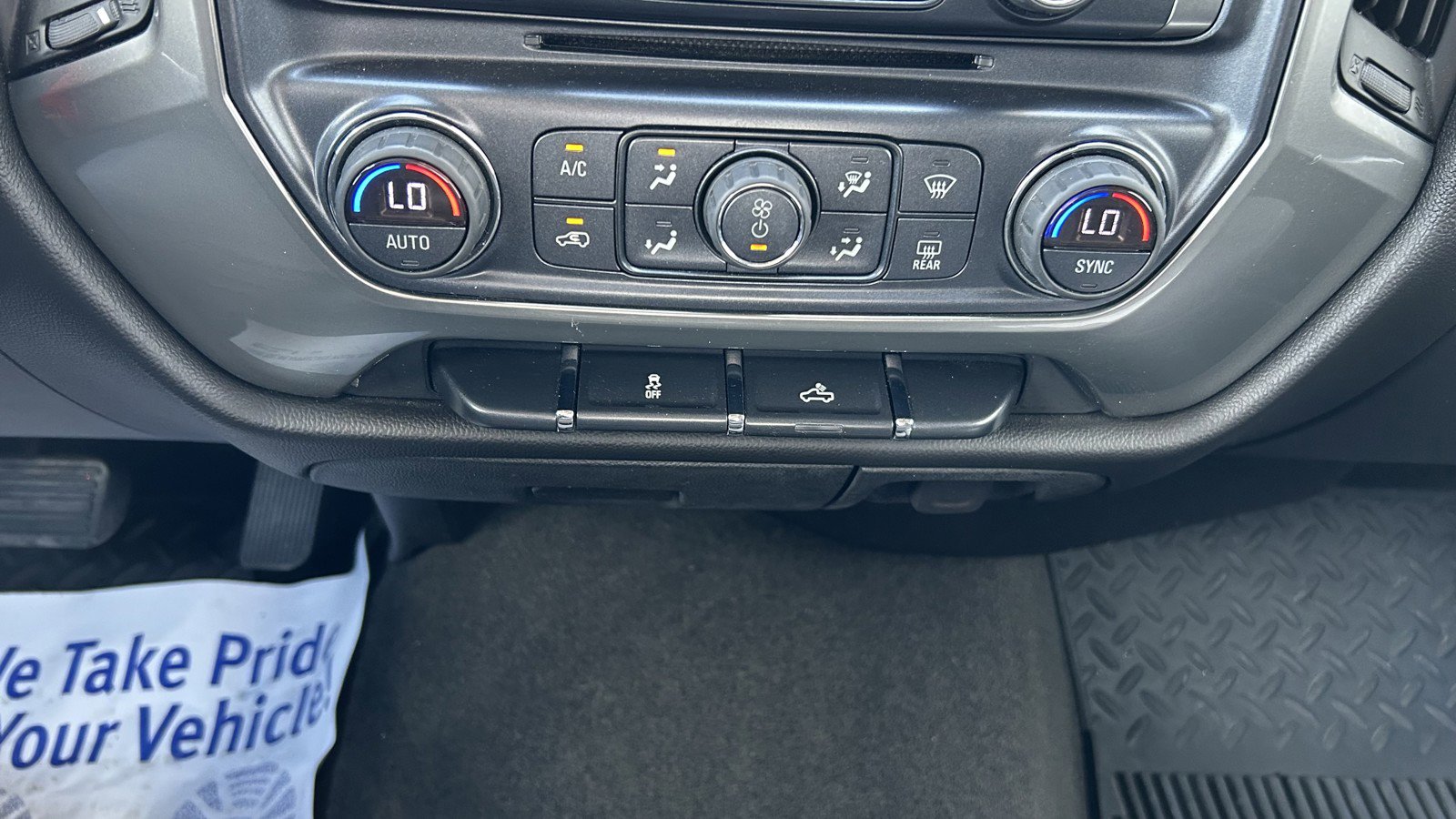 Used 2018 Chevrolet Silverado 1500 LT w/ All Star Edition image 32