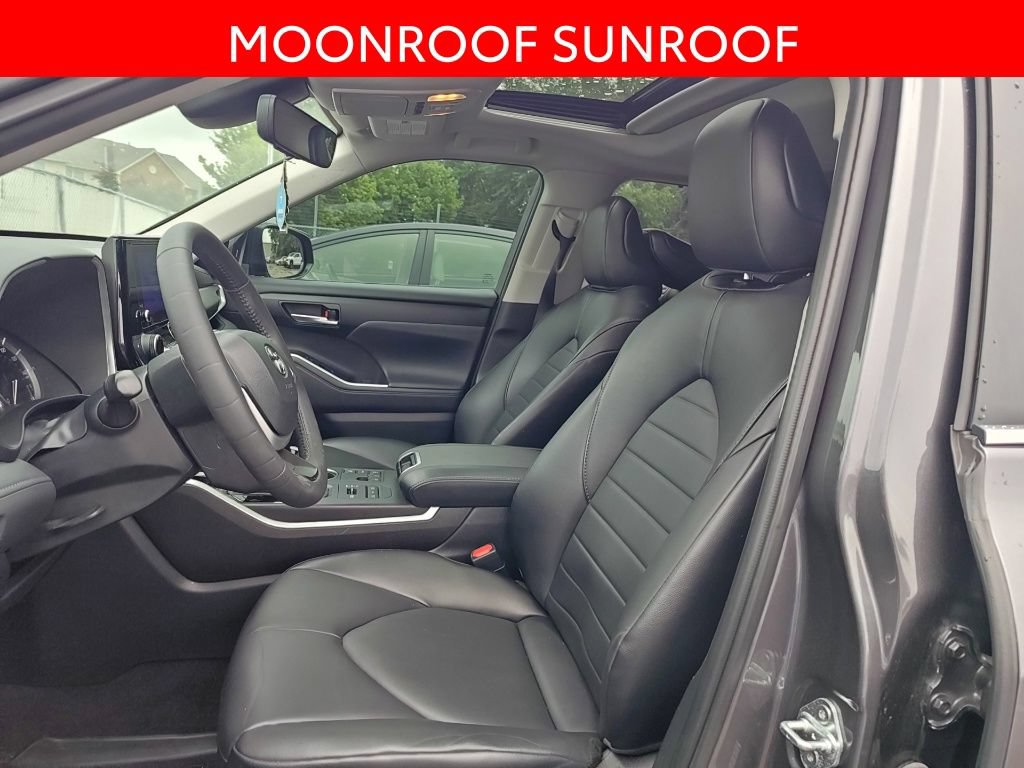 Used 2023 Toyota Highlander XLE AWD/4WD image 6