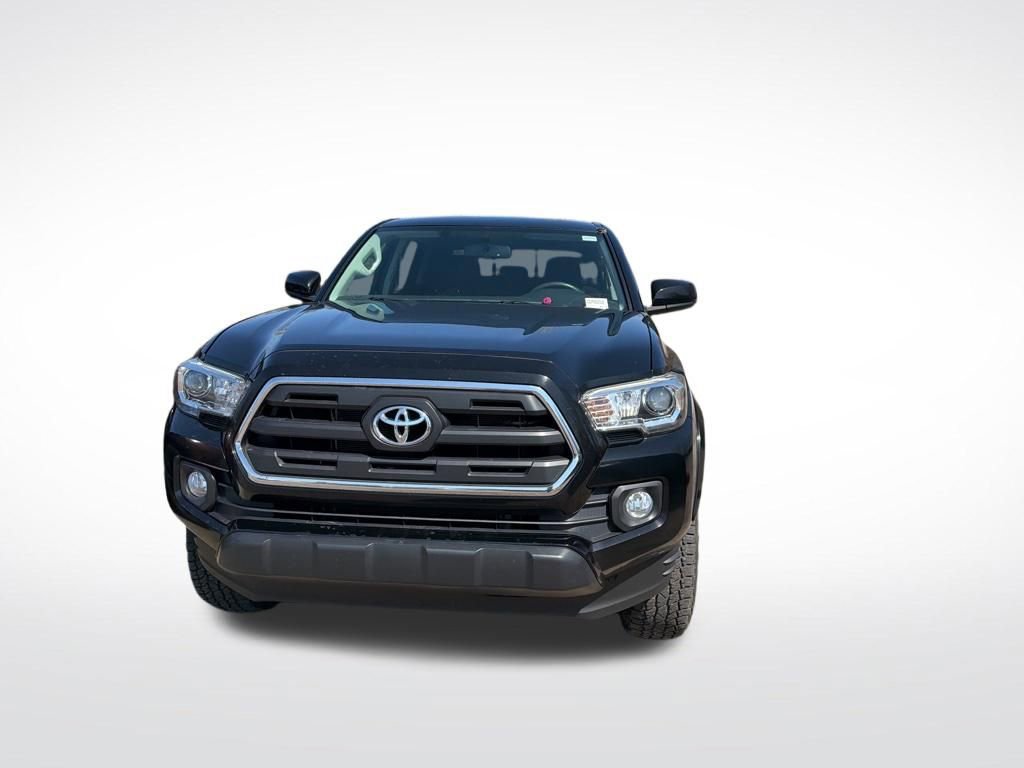 Used 2017 Toyota Tacoma SR5 w/ Tow Package AWD/4WD image 5