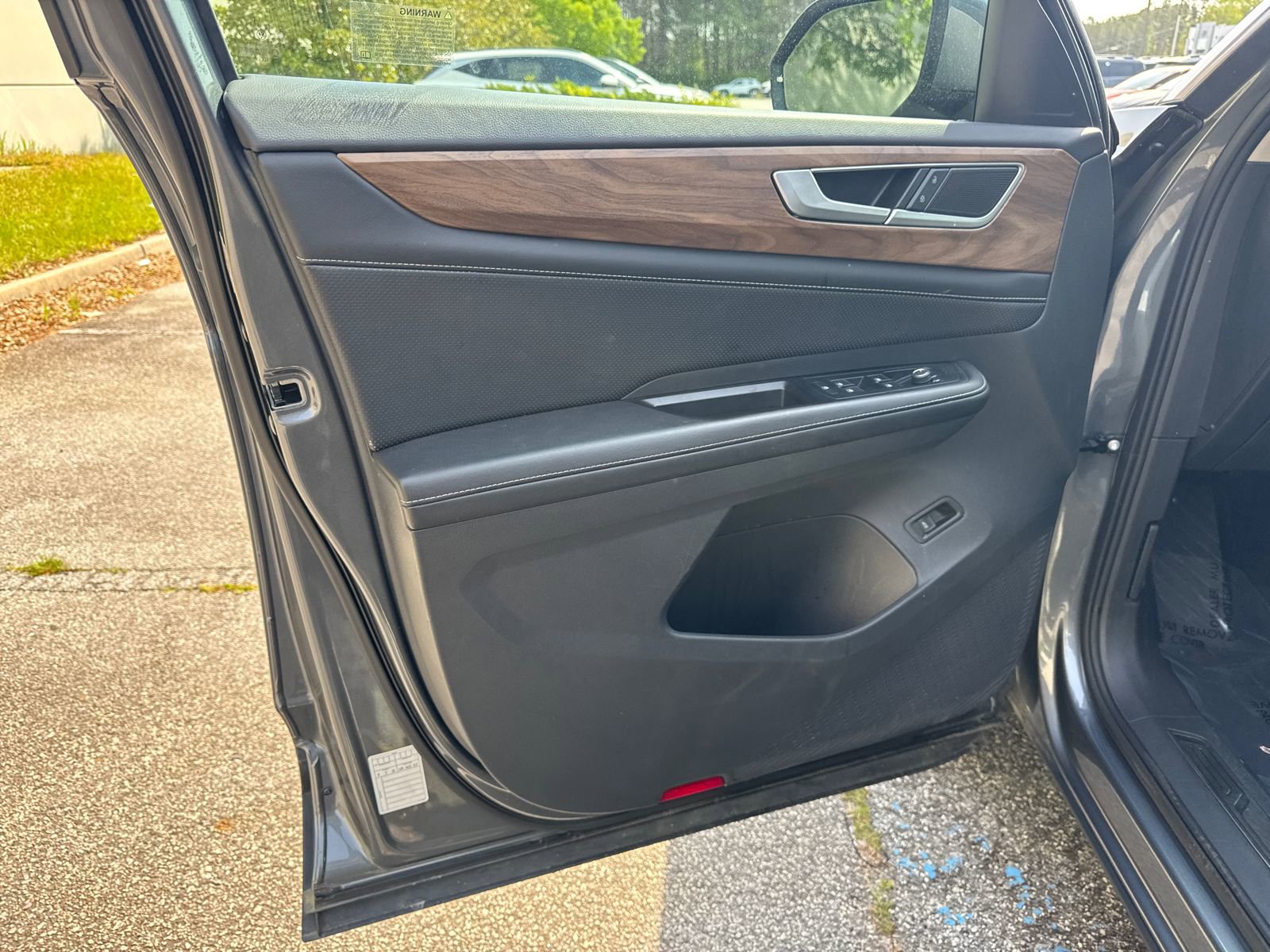 Used 2025 Volkswagen Atlas SE FWD image 10