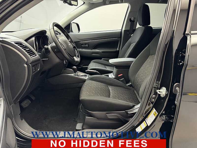Used 2025 Mitsubishi Outlander Sport LE AWD/4WD image 12