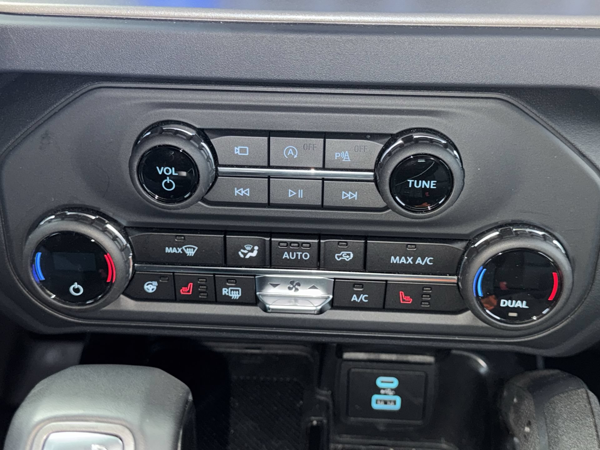 Used 2025 Ford Bronco Outer Banks w/ Sasquatch Package AWD/4WD image 19