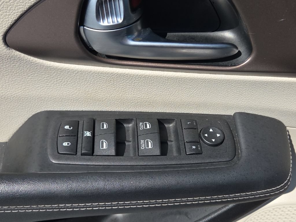 Used 2023 Chrysler Voyager LX FWD image 30