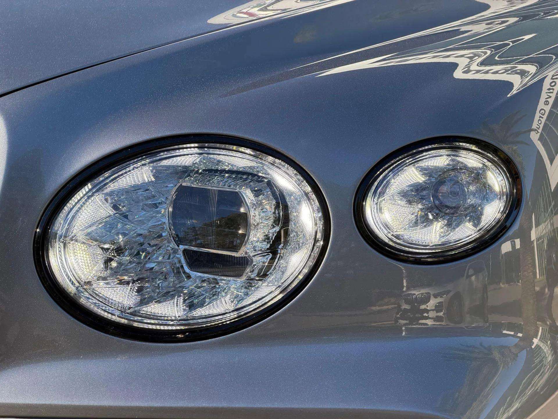 Certified 2022 Bentley Bentayga image 9