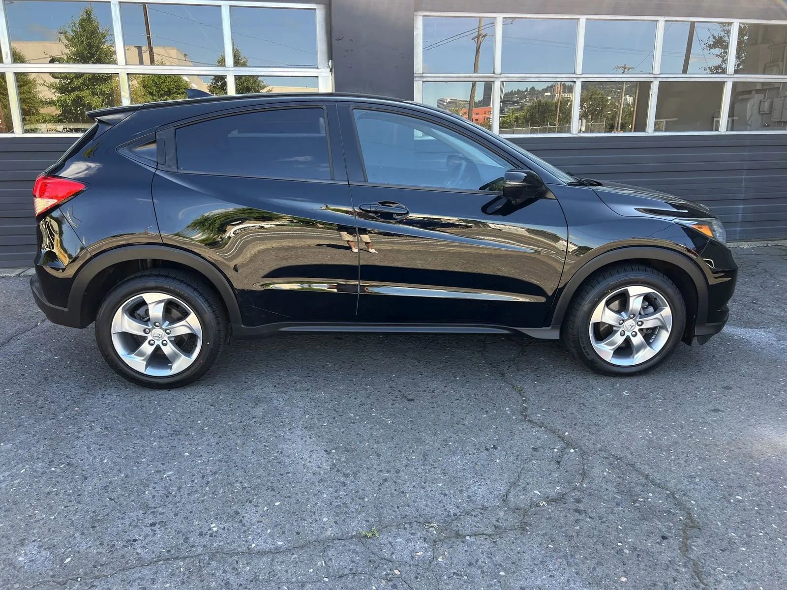 Used 2017 Honda HR-V EX image 7