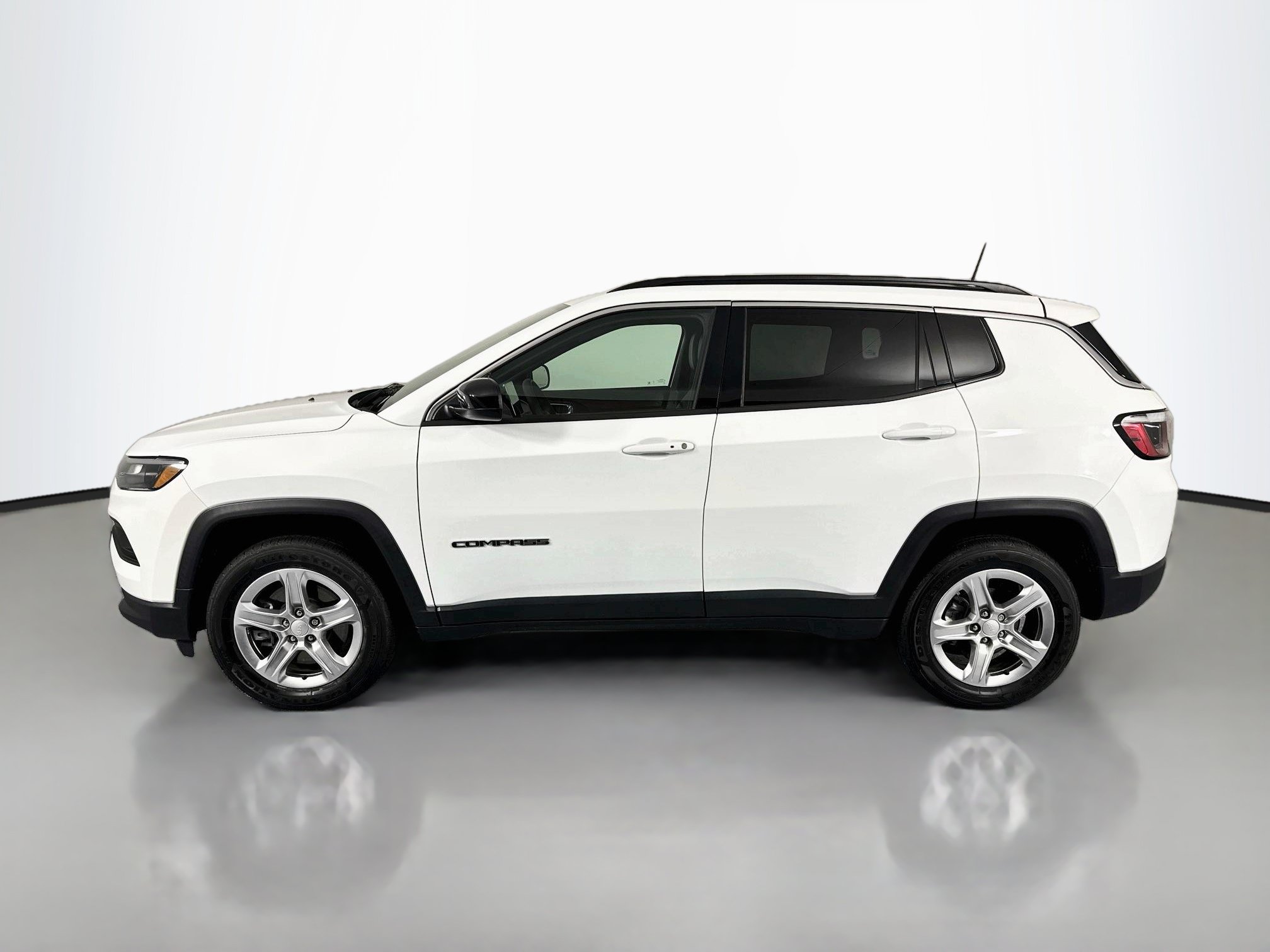 Used 2023 Jeep Compass Latitude AWD/4WD image 8