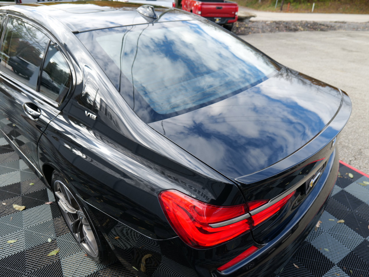 Used 2018 BMW M760i xDrive image 82