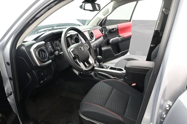 Used 2022 Toyota Tacoma SR5 AWD/4WD image 6