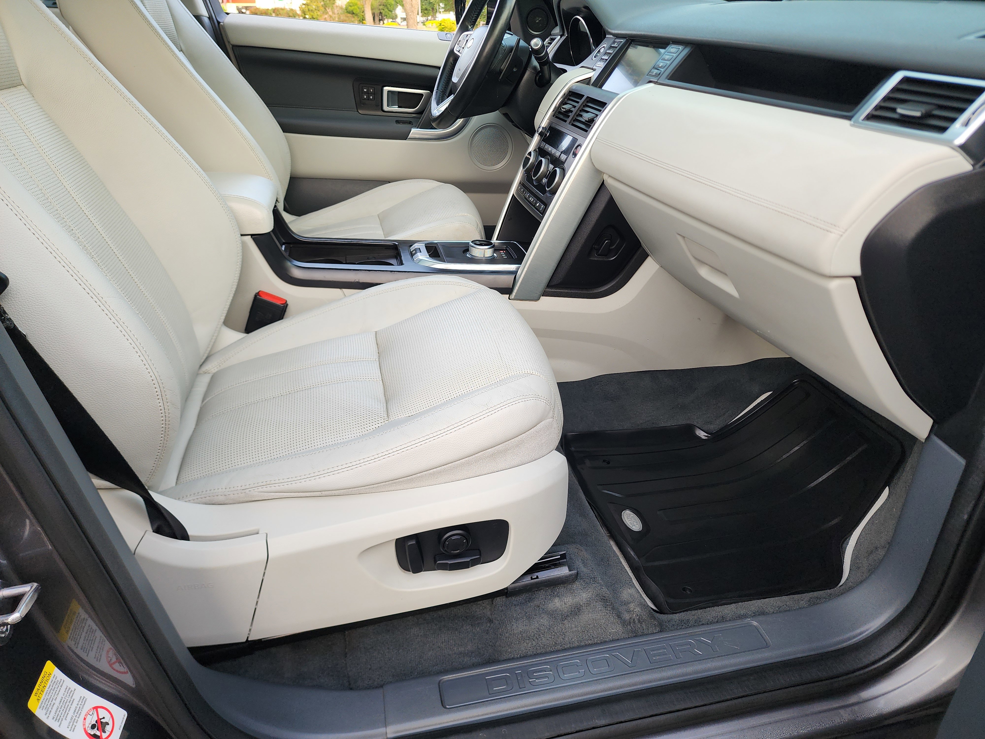 Used 2016 Land Rover Discovery Sport HSE AWD/4WD image 15