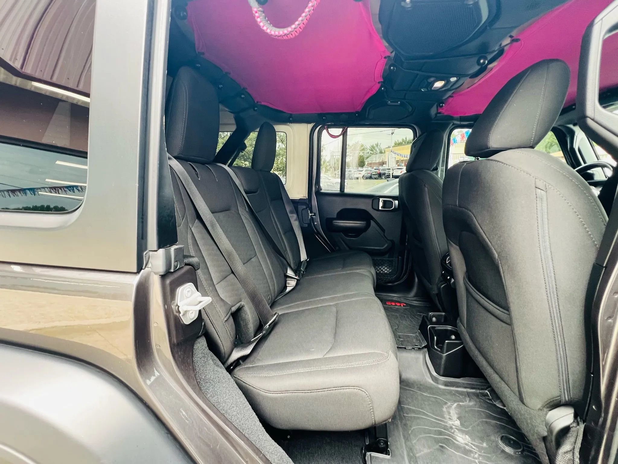 Used 2018 Jeep Wrangler Unlimited Sport S image 12