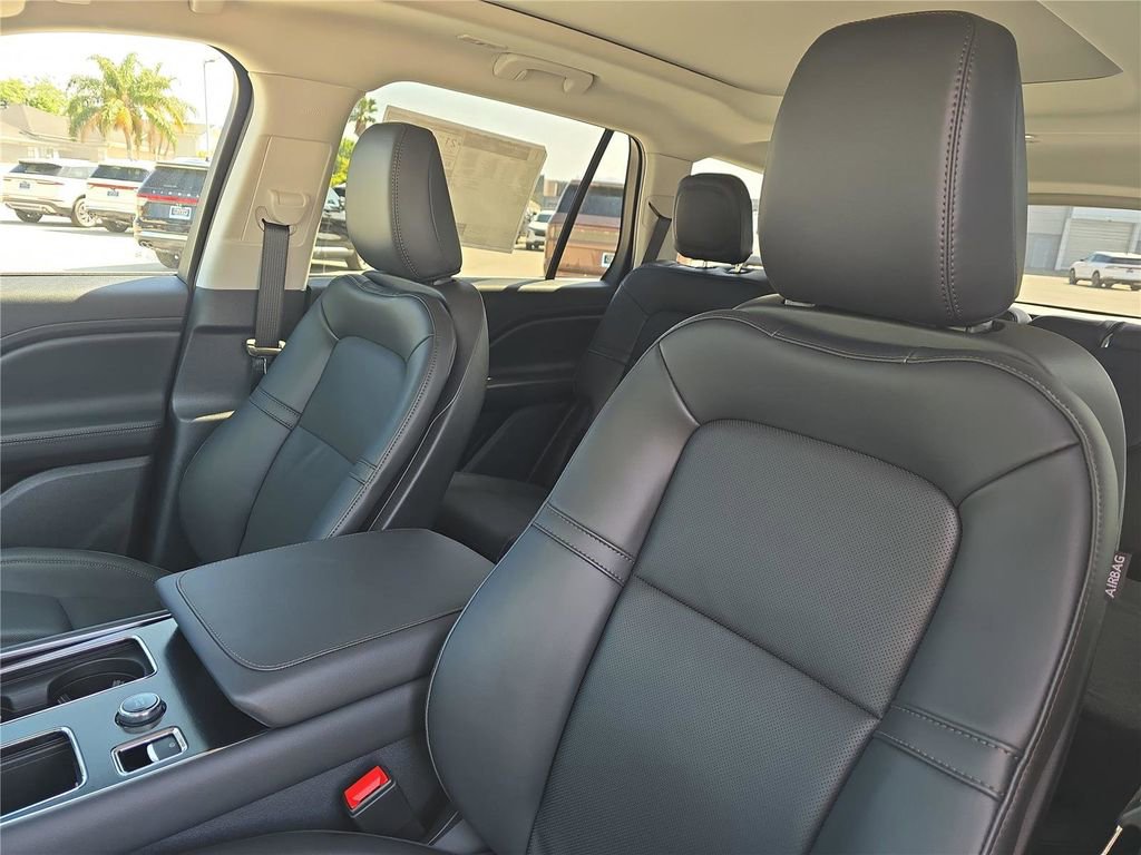 New 2026 Lincoln Aviator 2WD image 16