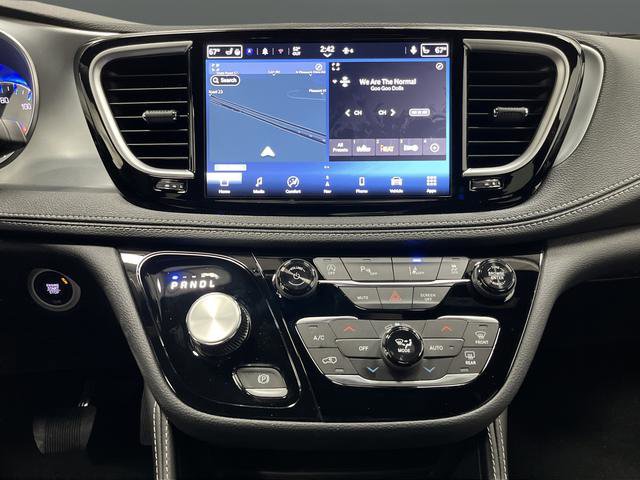 New 2026 Chrysler Pacifica Limited w/ Trailer Tow Group image 9