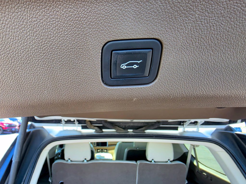 Used 2024 GMC Yukon XL Denali AWD/4WD image 11