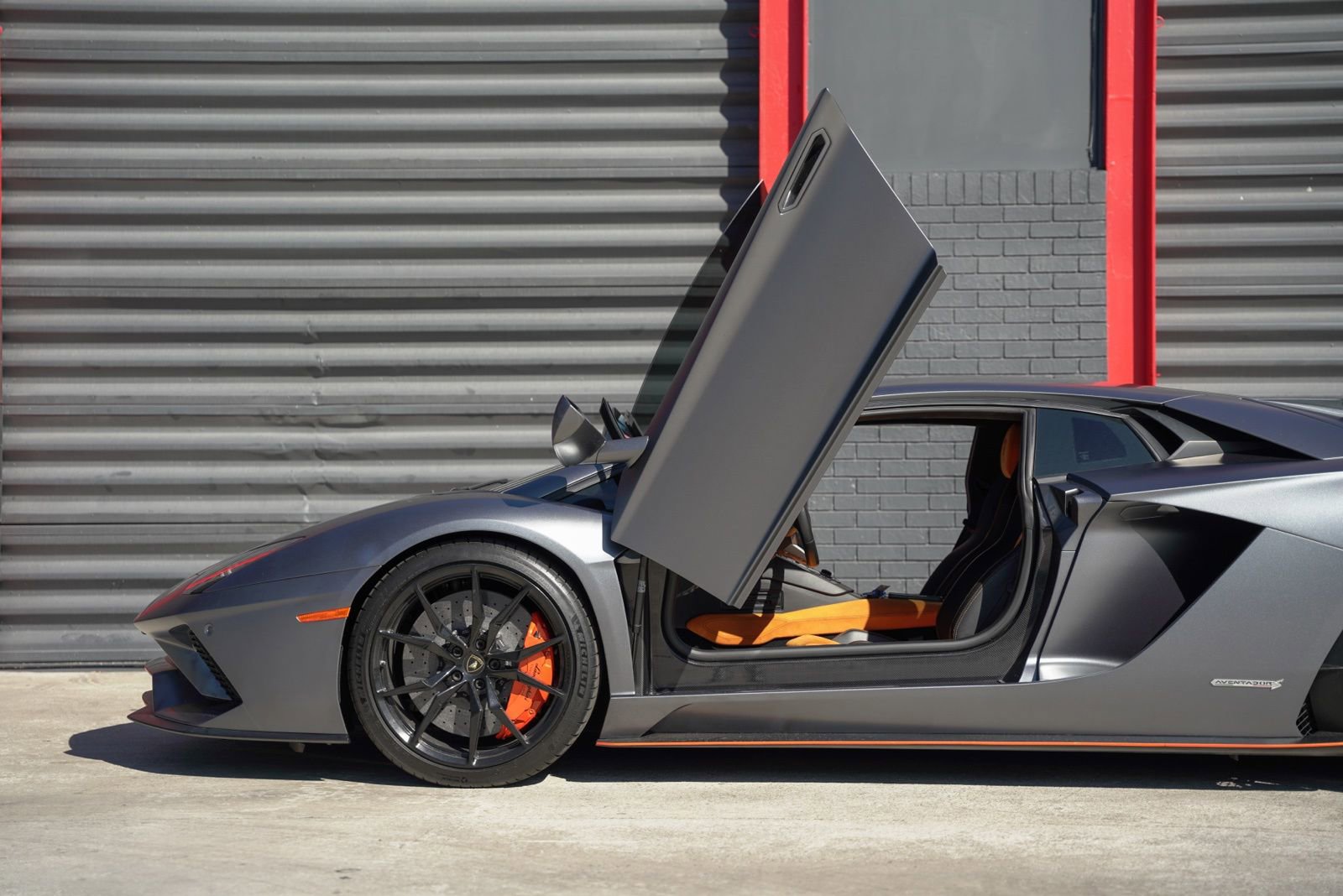 Used 2017 Lamborghini Aventador S image 2