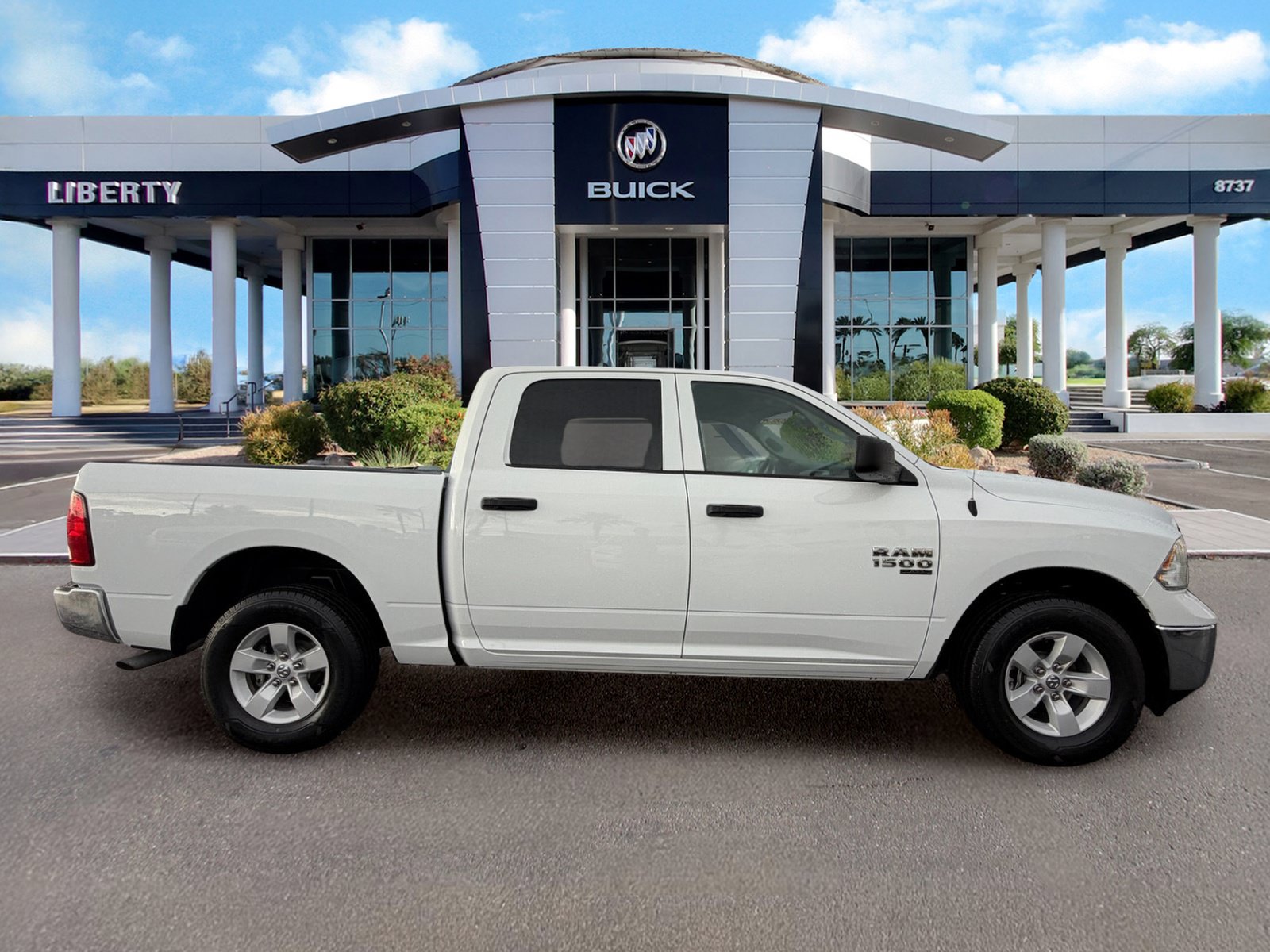 Used 2022 RAM 1500 Classic SLT w/ Electronics Group AWD/4WD image 3