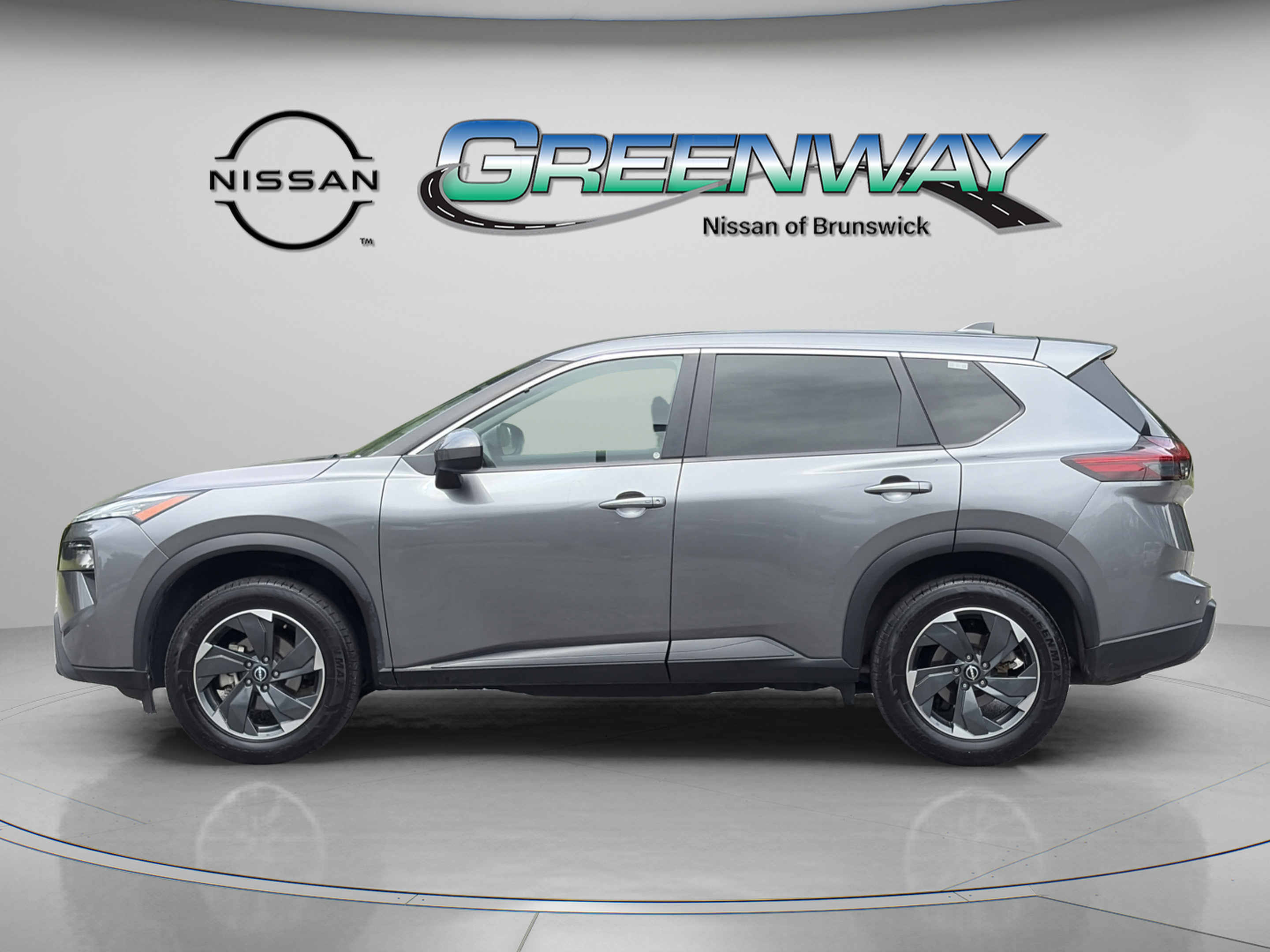 Used 2024 Nissan Rogue SV FWD image 4