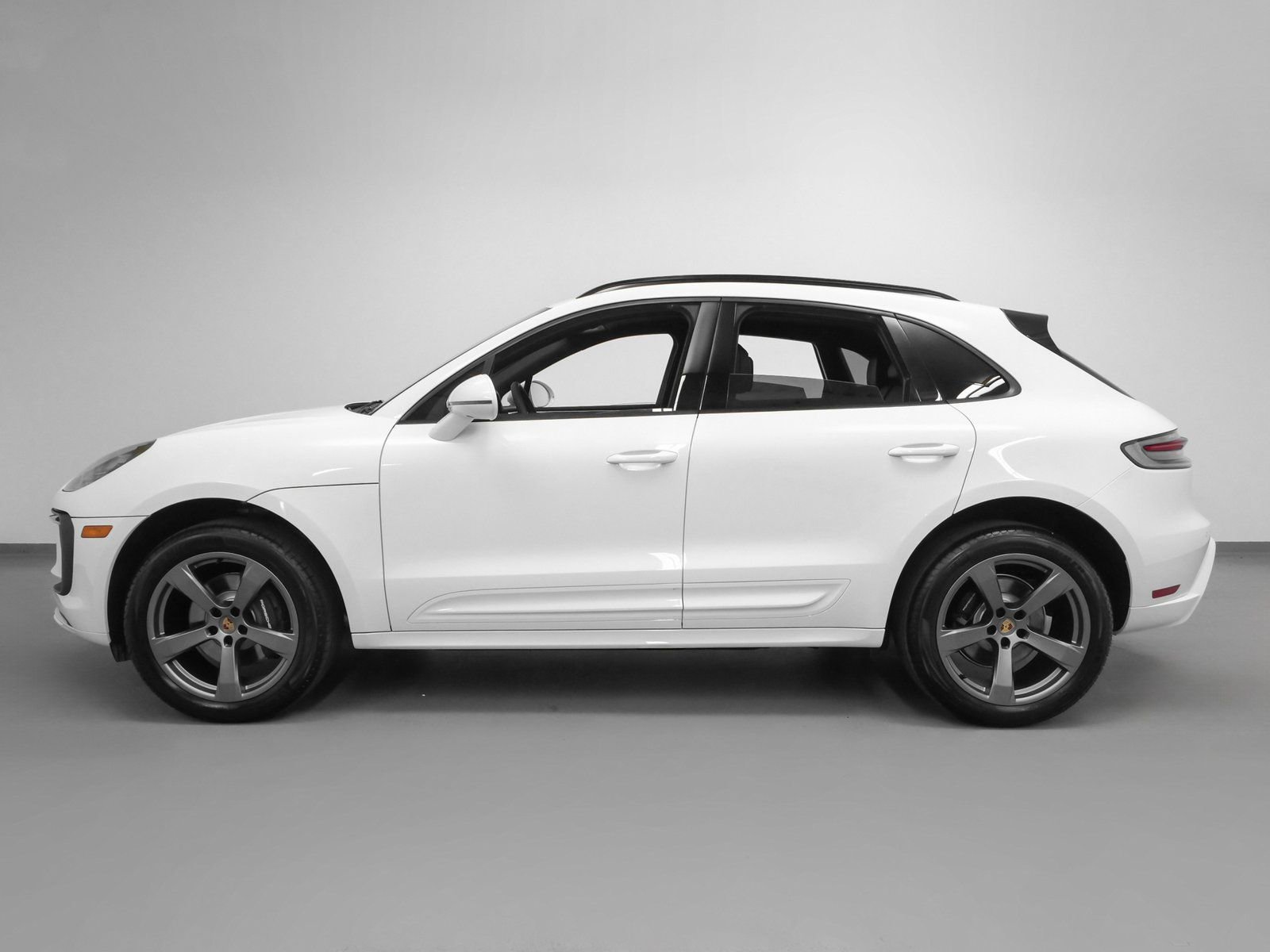 Certified 2025 Porsche Macan AWD/4WD image 2