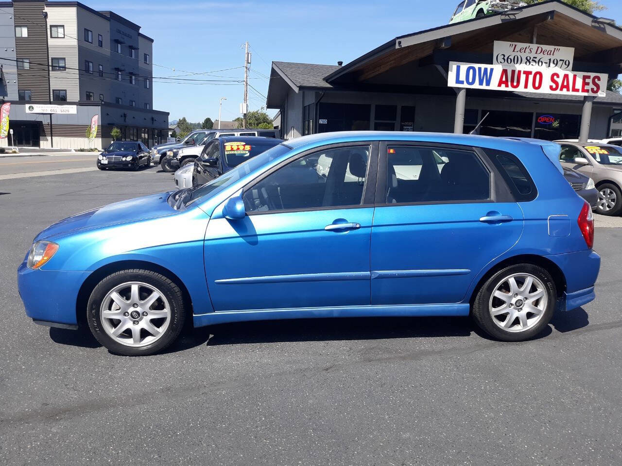 Used 2005 Kia Spectra5 image 5