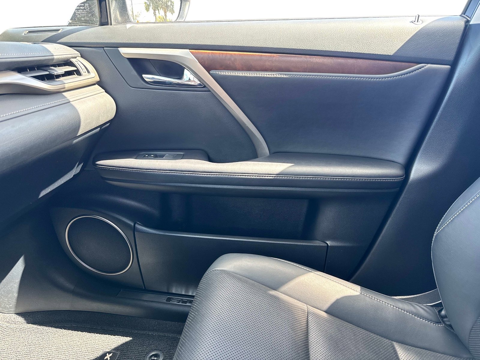 Certified 2020 Lexus RX 350L FWD w/ Premium Package image 24